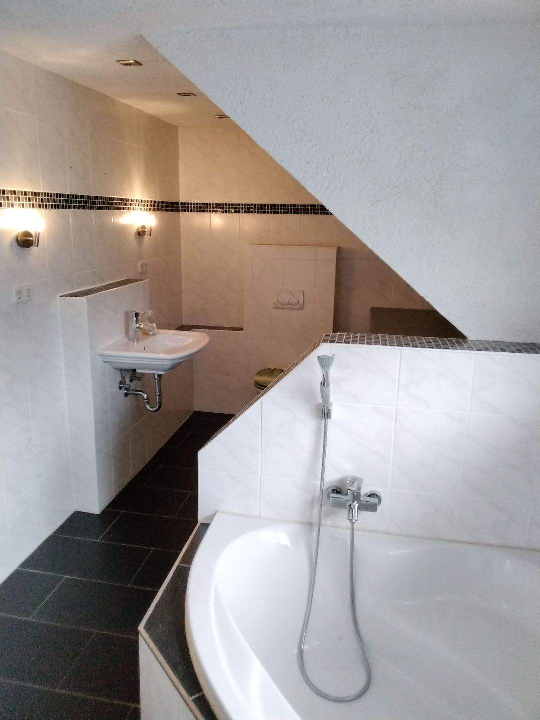 Immobilie in Meckesheim - Familiendomizil mit Potenzial - Charmantes Zweifamilienhaus in Mönchzell - Bild 9