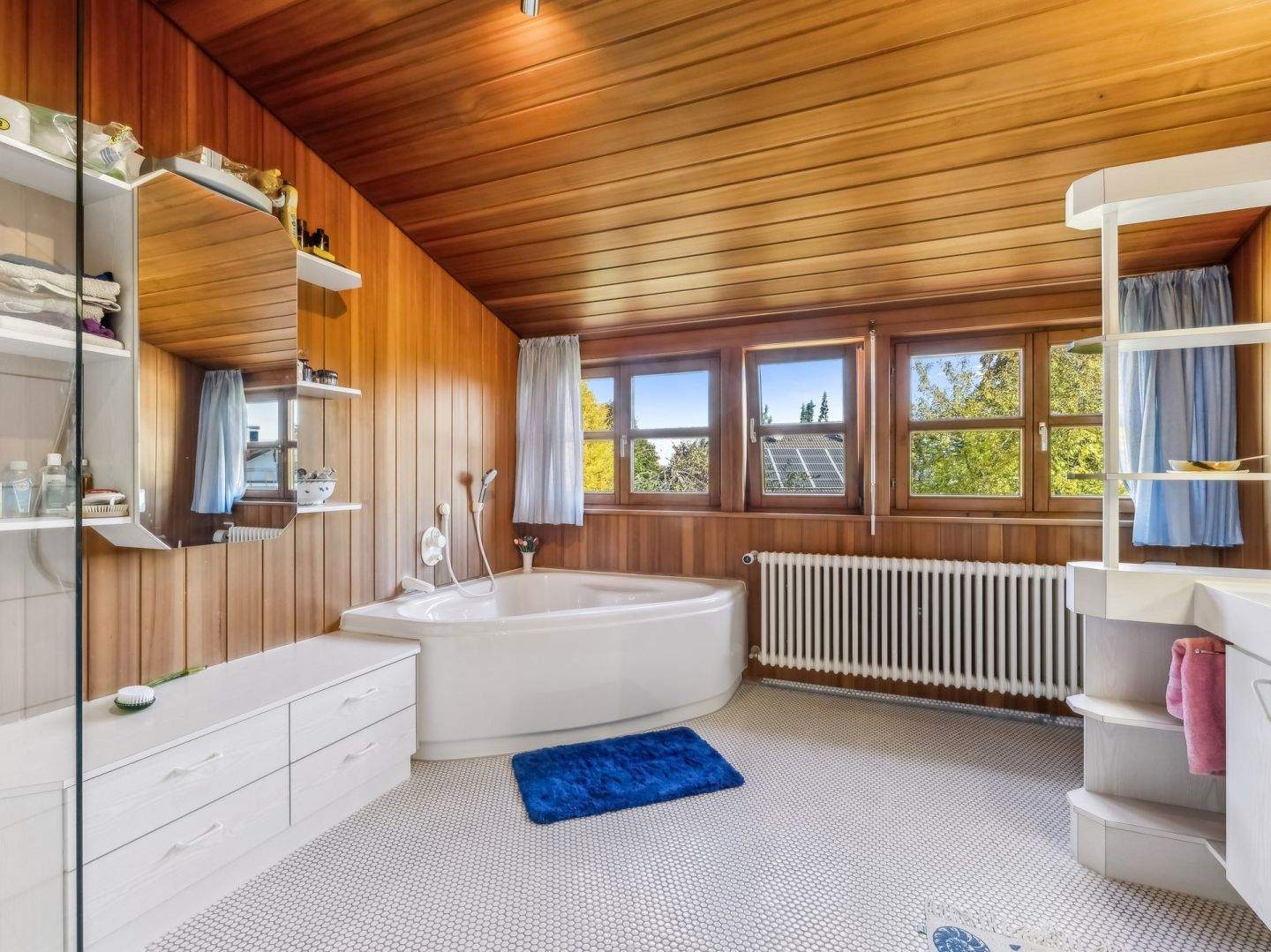 Immobilie in Heroldstatt - Einfamilienhaus mit Einliegerwohnung, Aufzug, Doppelgarage &amp; Traumgarten in Heroldstatt-Sontheim - Bild 12