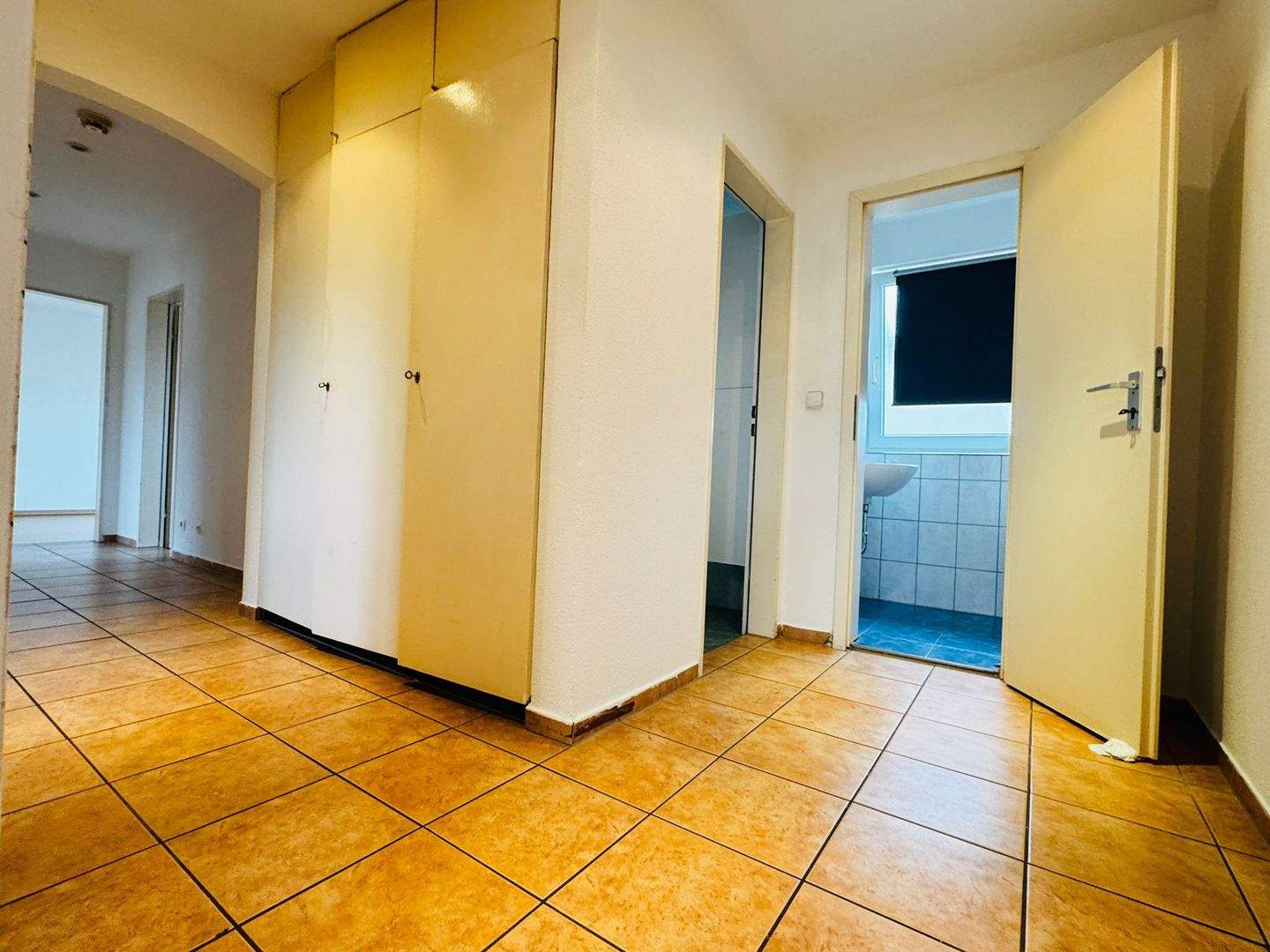 Immobilie in Gottmadingen - 4-Zimmer-Wohnung mit Balkon, Garage, Stellplatz & Garten in Gottmadingen - Bild 5