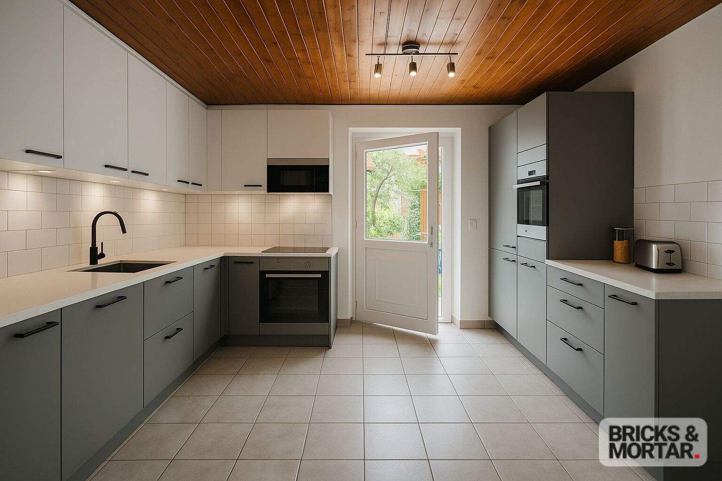 Immobilie in Buttenwiesen - Komplettes Doppelhaus - eine Haushälfte zum Gestalten, eine mit zuverlässiger Mieterin - Bild 4