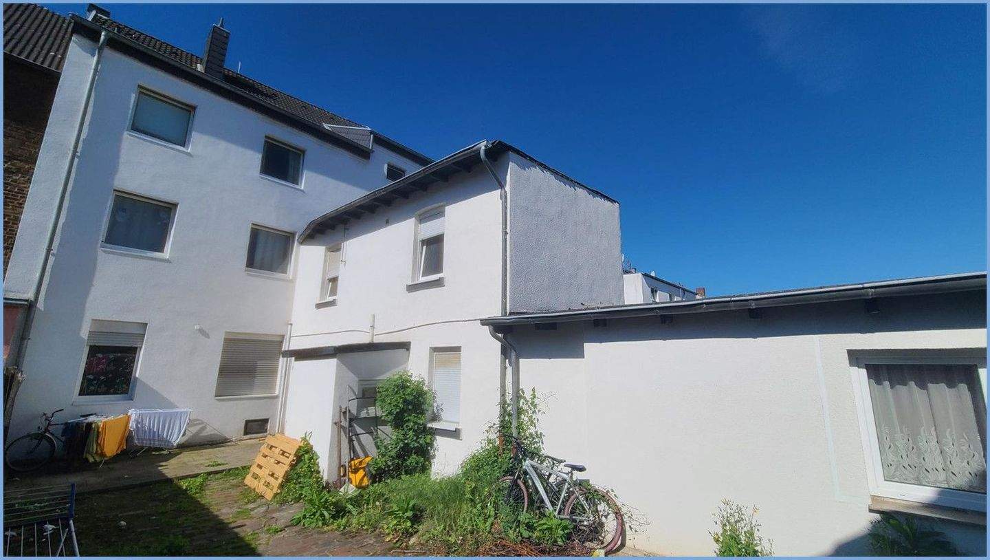 Immobilie in Frechen - Vermietete 2-Zimmer-Wohnung im Dachgeschoss eines 6-Familienhauses in Stadtrandlage von Frechen (WE 6) - Bild 1