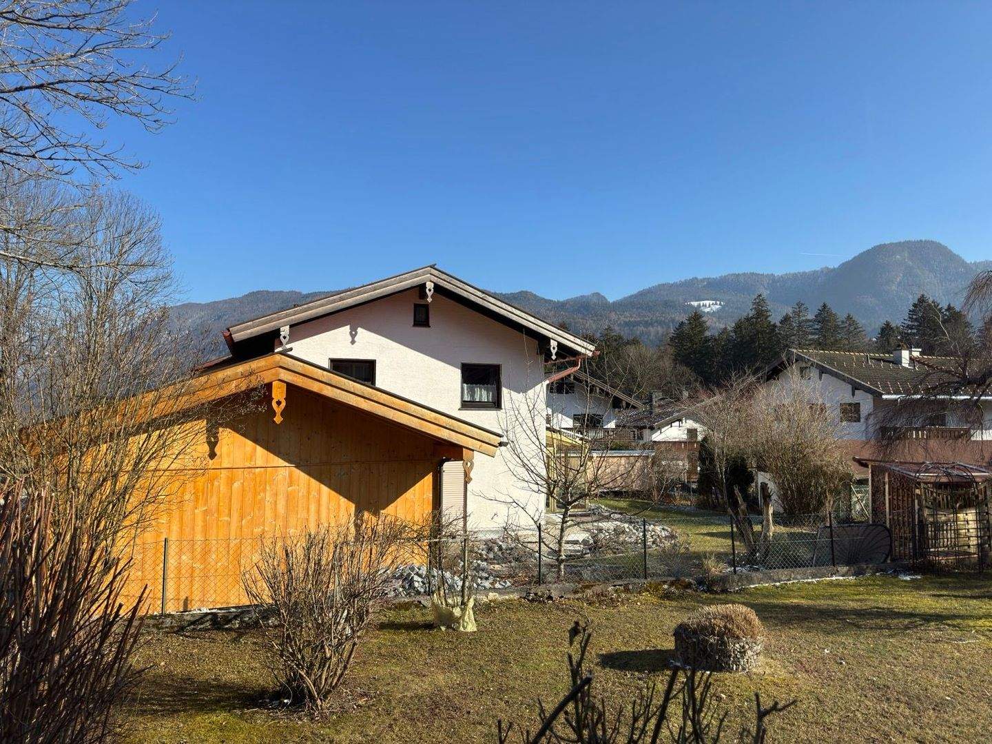 Immobilie in Schleching - Teilerneuerte Süd-West-Haushälfte mit Doppelgarage in stiller Randlage - Bild 5