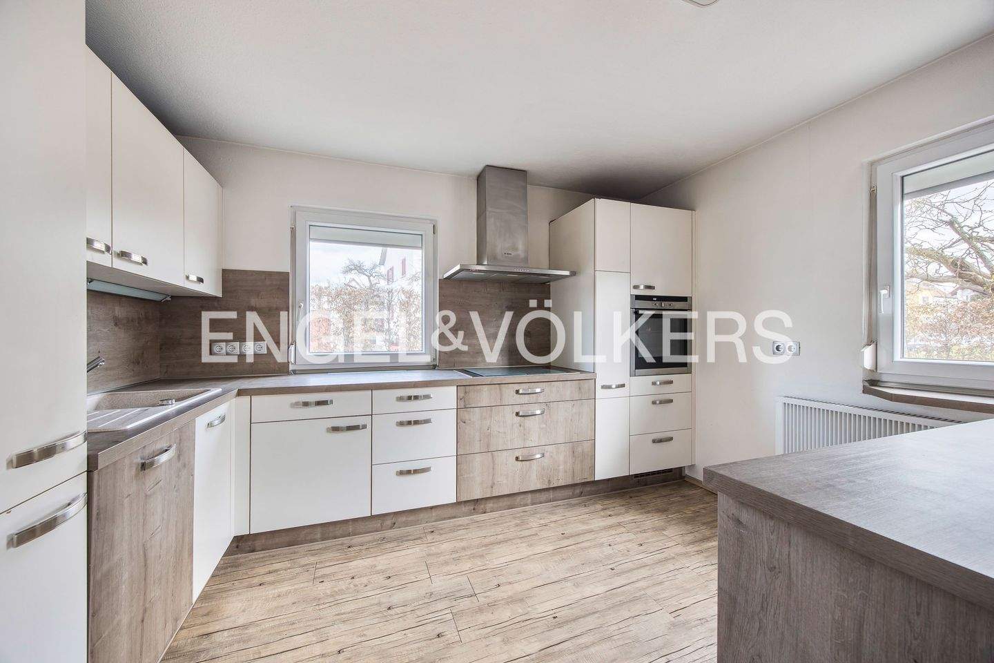 Immobilie in Hilpoltstein - Renovierte Doppelhaushälfte auf großzügigem Eckgrundstück in idyllischer Lage - Bild 6