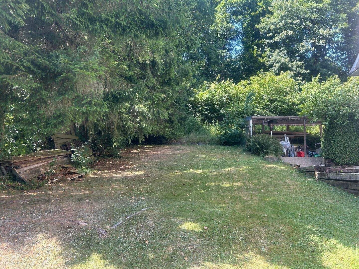 Immobilie in Lüdenscheid - Stilvolles Zweifamilienvilla mit Balkonen, Sauna, Kellerbar & Doppelcarport – auf großem Grundstück mit privater Zufahrt... - Bild 4