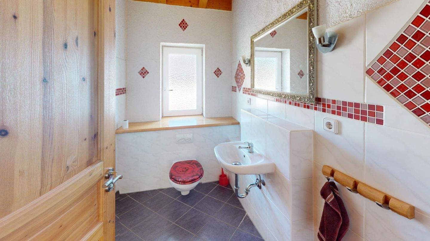 Immobilie in Meckesheim - Familiendomizil mit Potenzial - Charmantes Zweifamilienhaus in Mönchzell - Bild 5