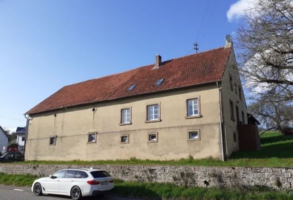 Bauernhaus komplett (ca. 300 m² Wfl. möglich)