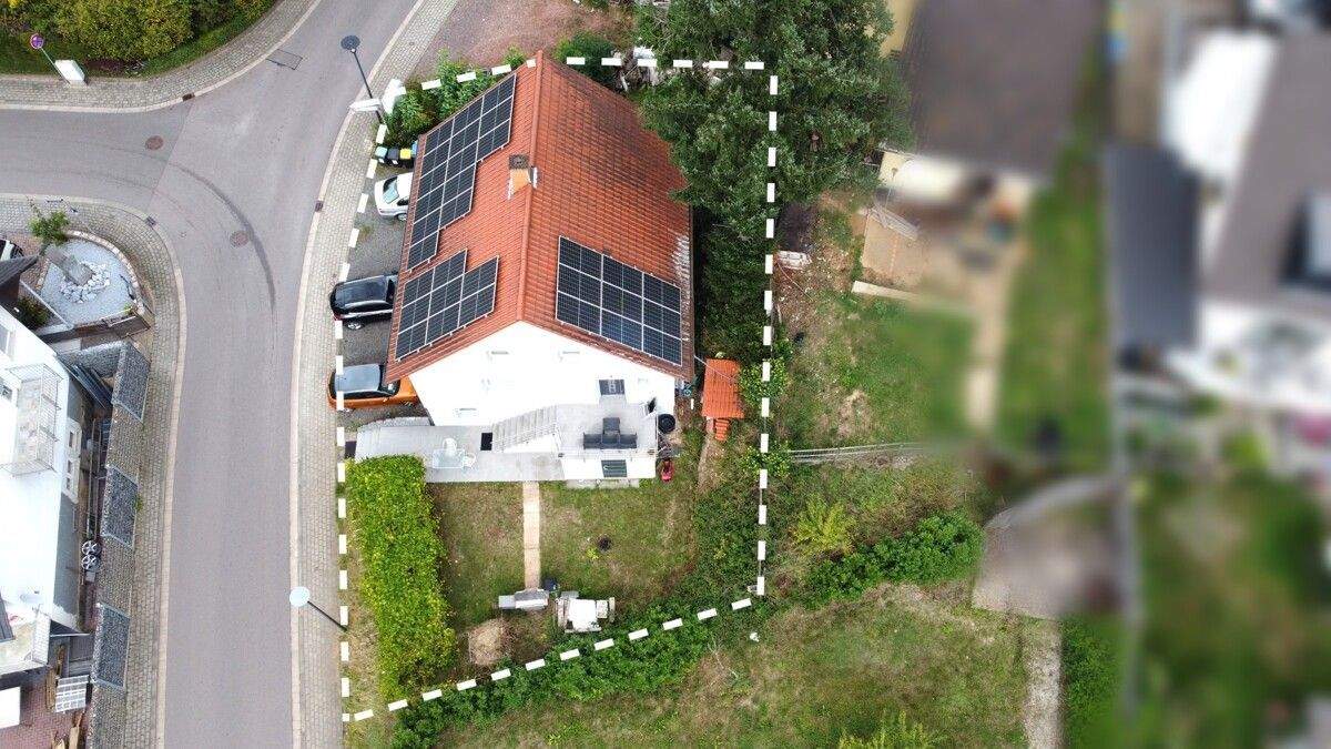Immobilie in Nalbach - Familienfreundliches Einfamilienhaus mit Photovoltaik, Stellplätzen und Garten - Bild 3