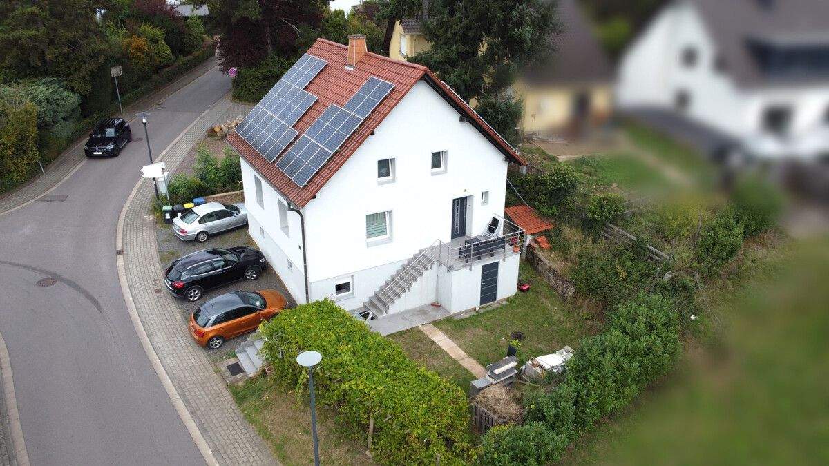 Immobilie in Nalbach - Familienfreundliches Einfamilienhaus mit Photovoltaik, Stellplätzen und Garten - Bild 1