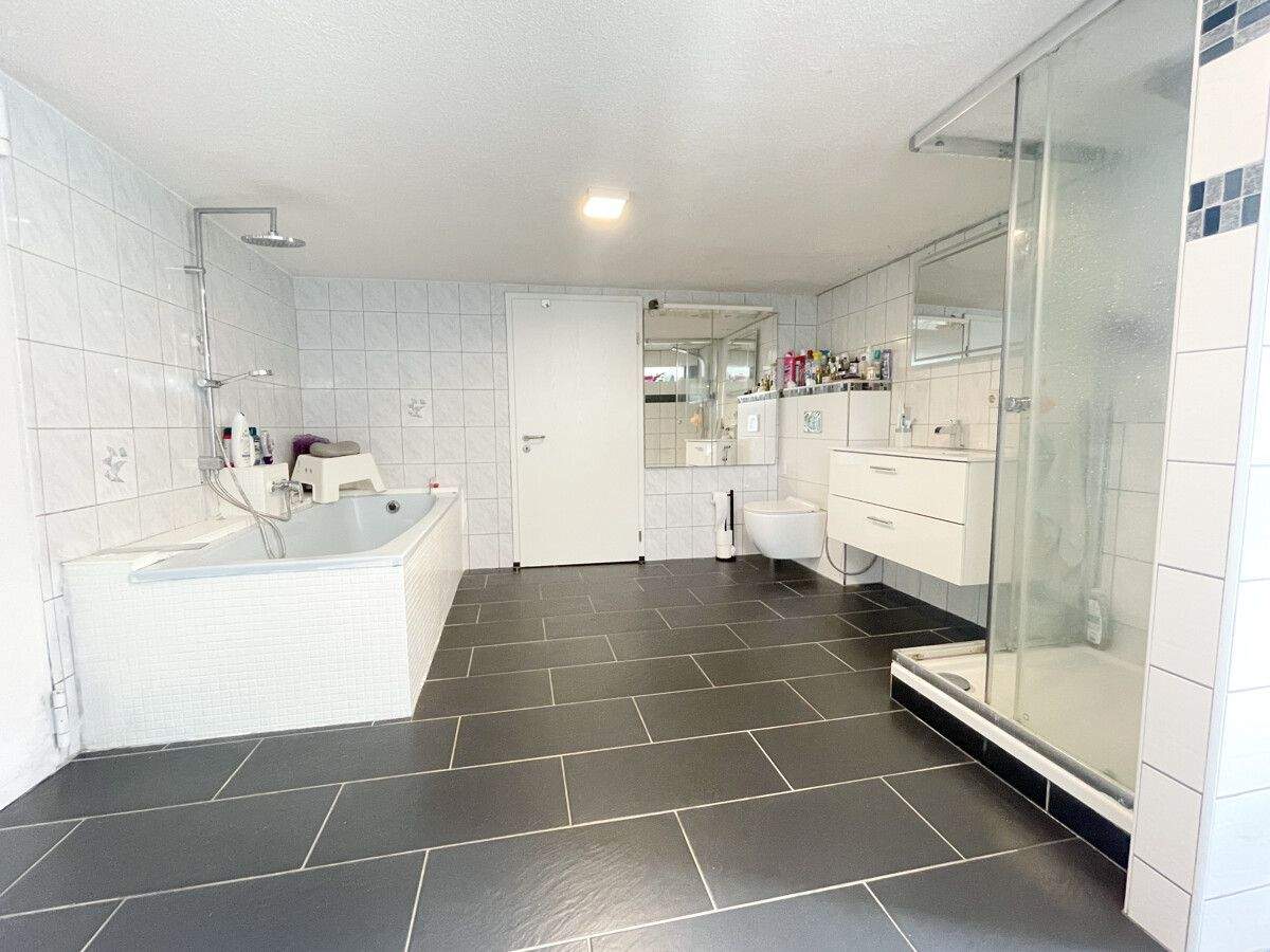 Immobilie in Nalbach - Familienfreundliches Einfamilienhaus mit Photovoltaik, Stellplätzen und Garten - Bild 14