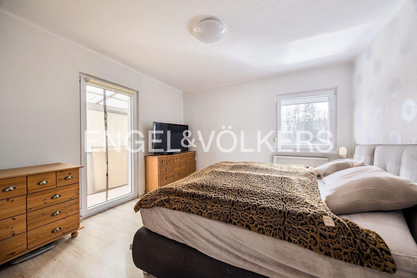 Immobilie in Hilpoltstein - Renovierte Doppelhaushälfte auf großzügigem Eckgrundstück in idyllischer Lage - Bild 8