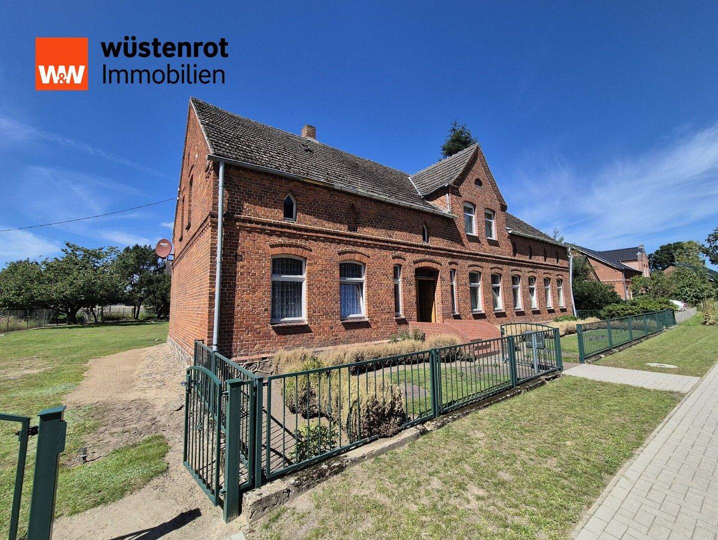 Immobilie in Groß Godems - Original Bauernhaus als Handwerkerobjekt mit Stall und 2 Garagen in Herzfeld - Bild 2