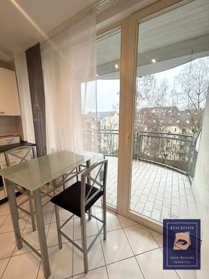 Küche mit Balkon.jpg