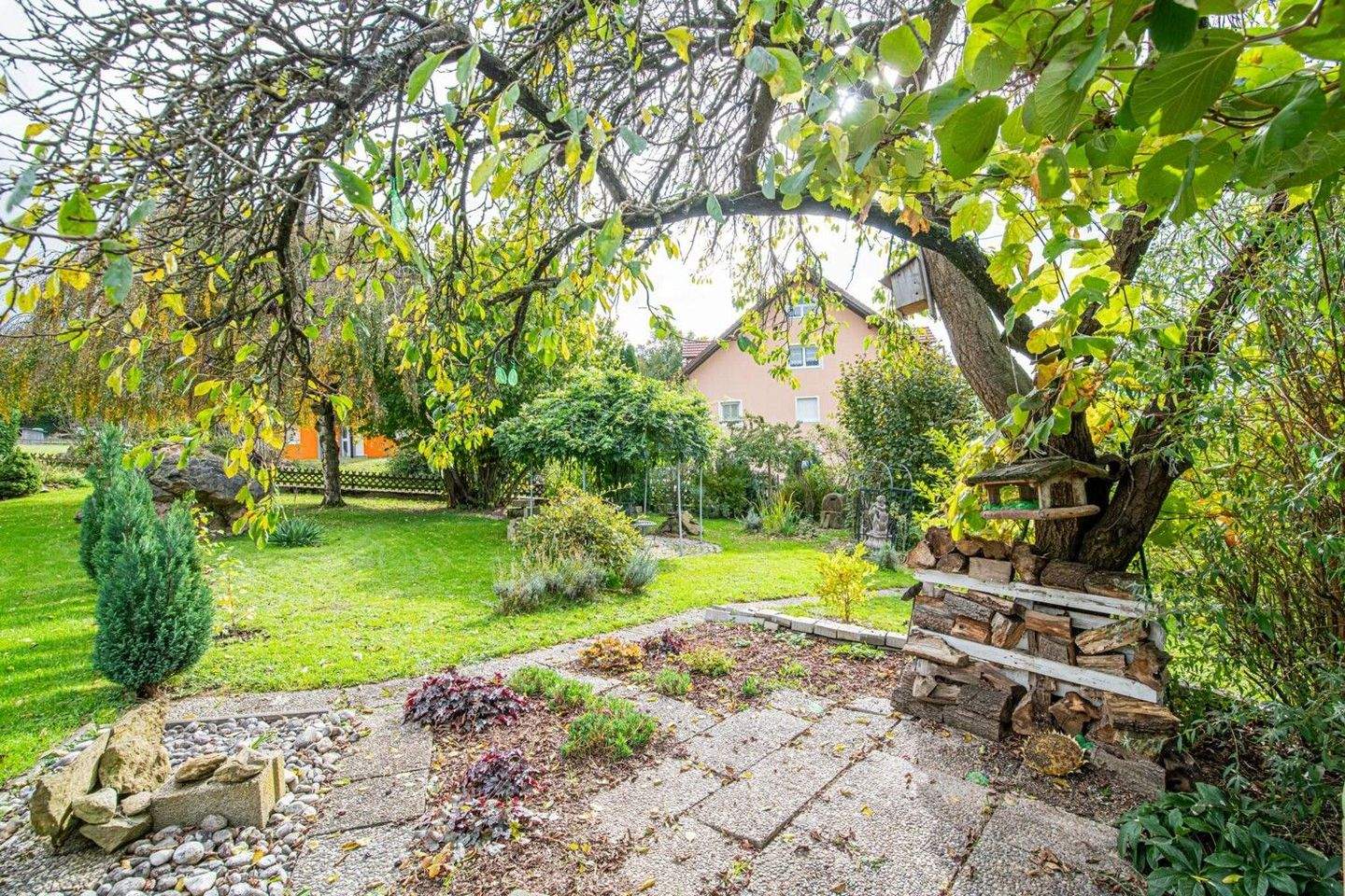 Immobilie in Furth im Wald - Familienfreundliches Einfamilienhaus mit offenem Wintergarten und herrlicher Gartenanlage - Bild 10