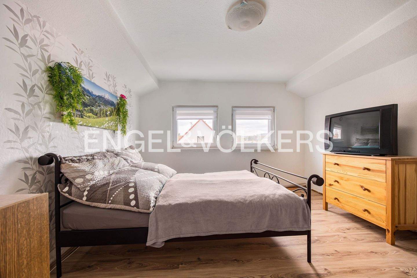 Immobilie in Hilpoltstein - Renovierte Doppelhaushälfte auf großzügigem Eckgrundstück in idyllischer Lage - Bild 10