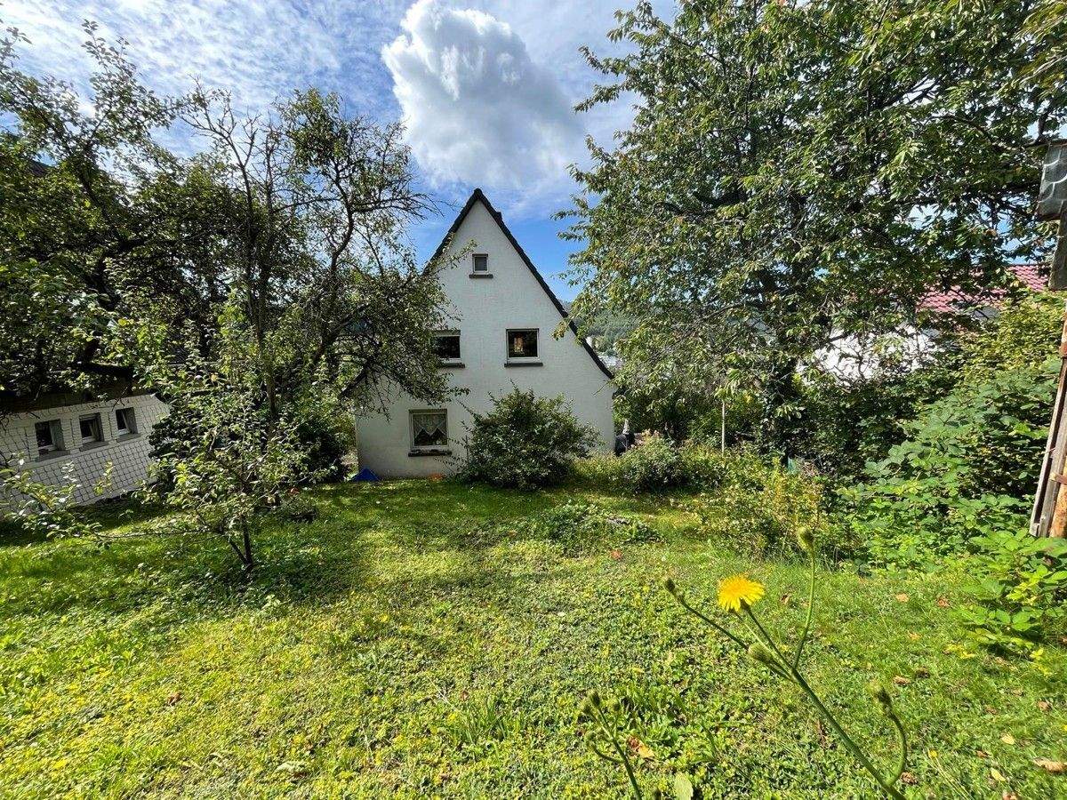 Immobilie in Dietzhölztal - Ewersbach: Charmantes Einfamilienhaus mit großem Garten - Bild 1