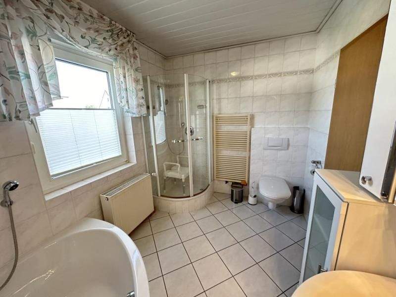 Immobilie in Felsberg - **Familie und Beruf unter einem Dach** Gepflegtes Zweifamilienwohnhaus mit Garage in Felsberg-Rhünda - Bild 1