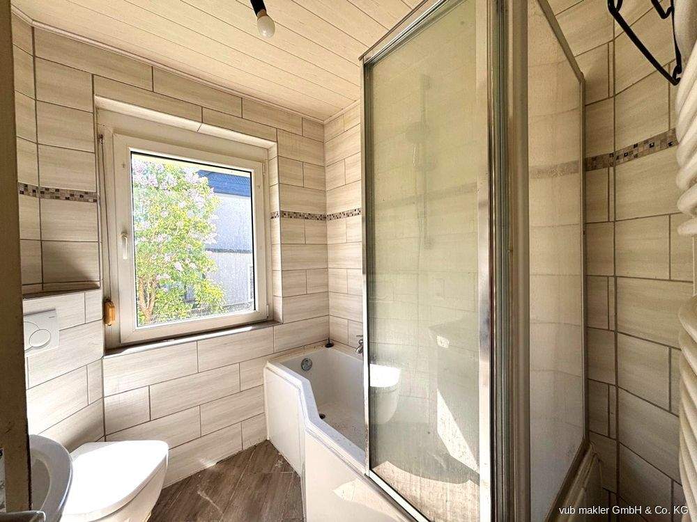 Immobilie in Naila - Naturnahes Wohnen: Attraktives Zweifamilienhaus bei Naila mit idyllischem Umfeld - Bild 8