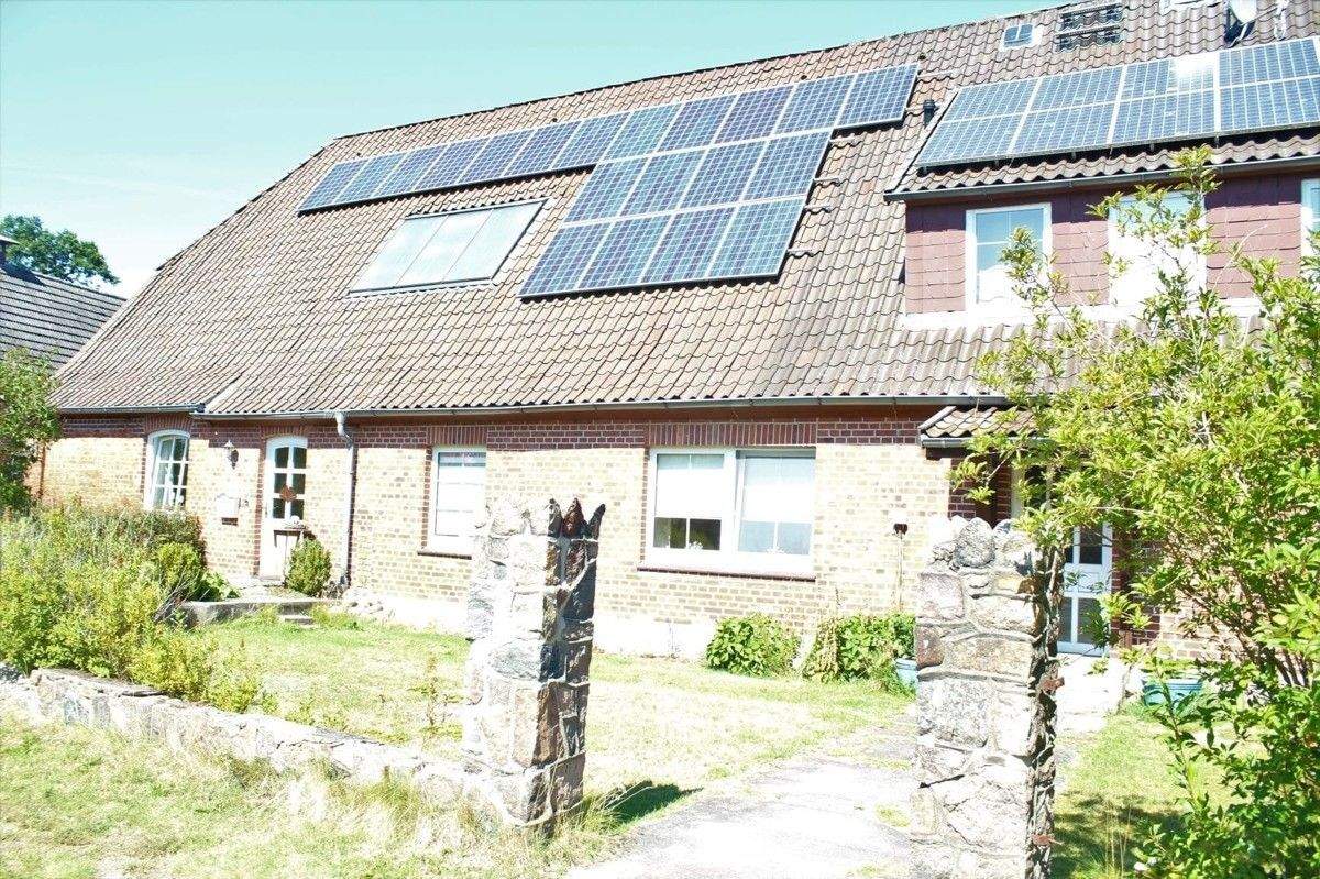 Immobilie in Suderburg - Attraktives Haus mit Zwei Wohneinheiten, Bürogebäude + Stallungen - Bild 0