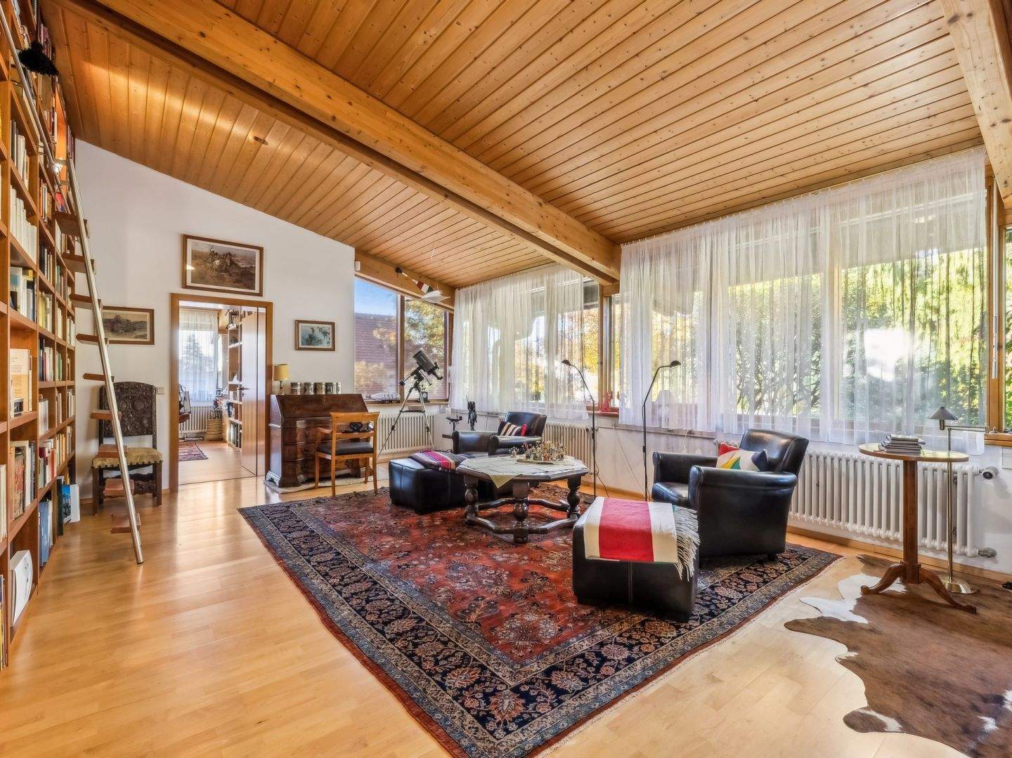 Immobilie in Heroldstatt - Einfamilienhaus mit Einliegerwohnung, Aufzug, Doppelgarage &amp; Traumgarten in Heroldstatt-Sontheim - Bild 7