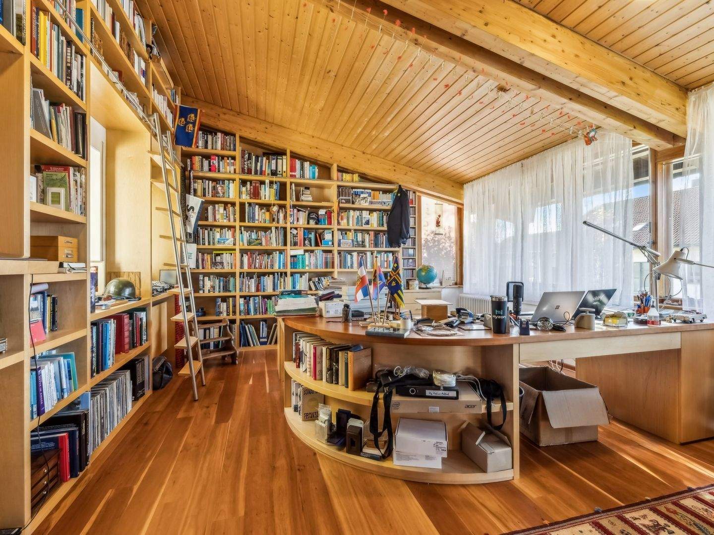 Immobilie in Heroldstatt - Einfamilienhaus mit Einliegerwohnung, Aufzug, Doppelgarage &amp; Traumgarten in Heroldstatt-Sontheim - Bild 6