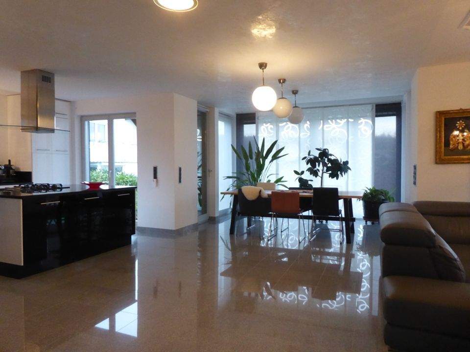 Immobilie in Kalbach - Charmantes Einfamilienhaus mit sonniger Terrasse und Einliegerwohnung! - Bild 2