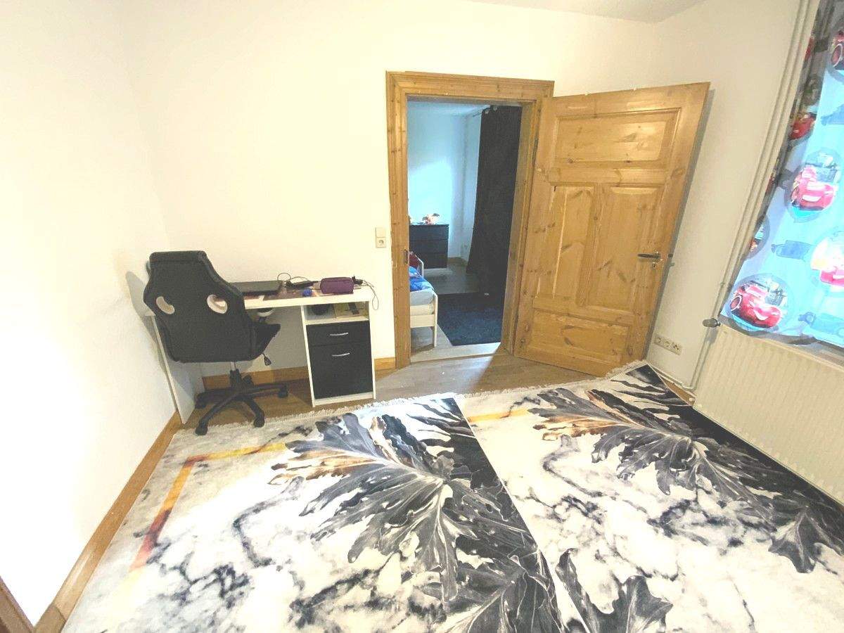Immobilie in Suderburg - Attraktives Haus mit Zwei Wohneinheiten, Bürogebäude + Stallungen - Bild 15