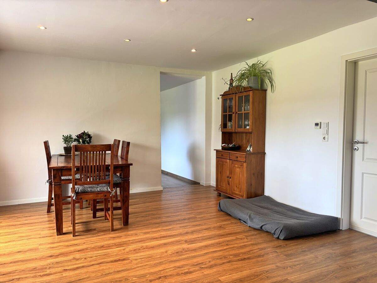 Immobilie in Wiesmoor - Teilsaniertes Landhaus mit Einliegerwohnung, Nebengebäude und über 4 ha Weideland in Wiesmoor - Bild 4