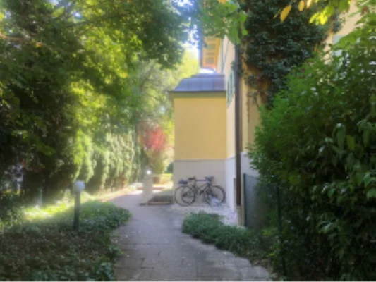 Voll möblierte 1,5-Zimmer-Wohnung mit Einbauküche am Isar Hochufer in einer alten Stadtvilla | Wohnung München