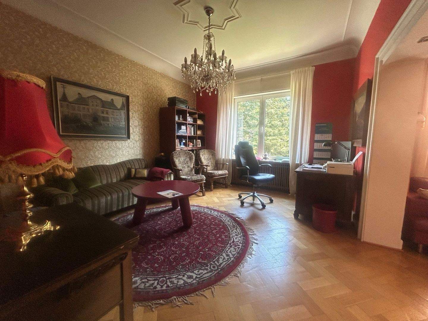 Immobilie in Lüdenscheid - Stilvolles Zweifamilienvilla mit Balkonen, Sauna, Kellerbar & Doppelcarport – auf großem Grundstück mit privater Zufahrt... - Bild 10