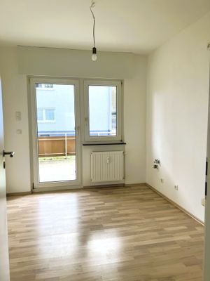 Küche - 8.3 m² =&gt; Tür zur Terrasse