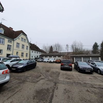 Bild 1 Parkplatz Hinterhof 