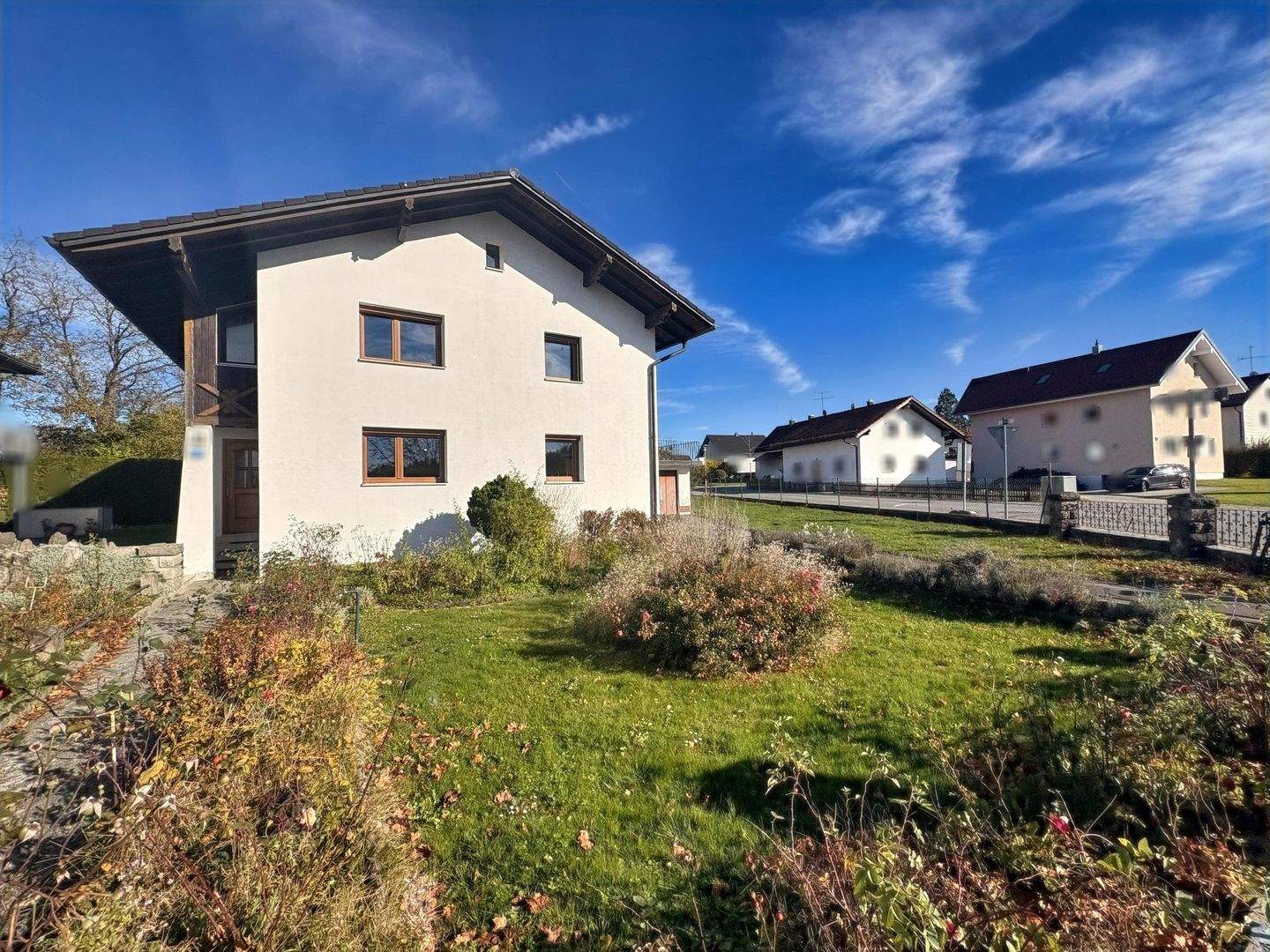 Immobilie in Ruderting - Großzügiges Einfamilienhaus im Zentrum von Ruderting! - Bild 1