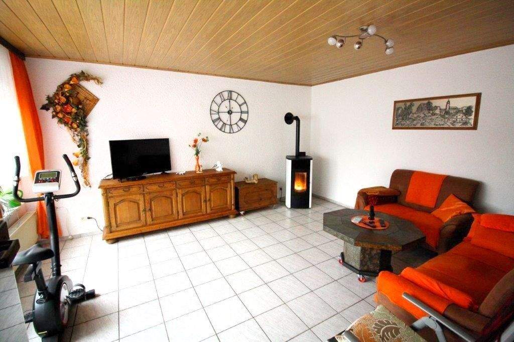 Immobilie in Kürnbach - Charmante 6-Zimmer-Maisonette-Wohnung mit großem Garten - Bild 0