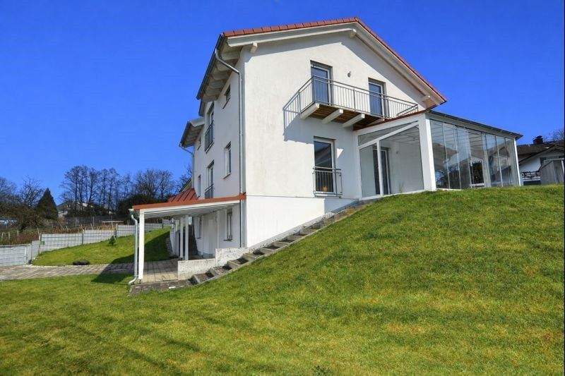 Immobilie in Vogtareuth - Niedrigenergiehaus für (große) Familien - zusätzlicher Platz für Praxis oder Gewerbe kein Problem - Bild 2