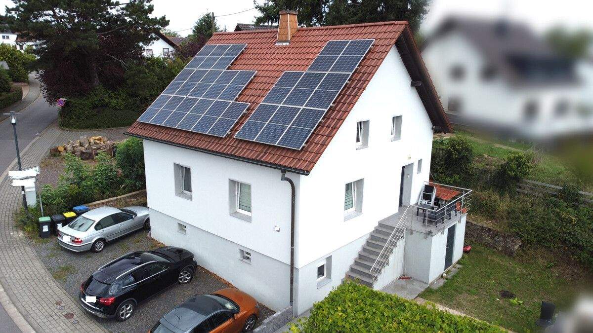 Immobilie in Nalbach - Familienfreundliches Einfamilienhaus mit Photovoltaik, Stellplätzen und Garten - Bild 0