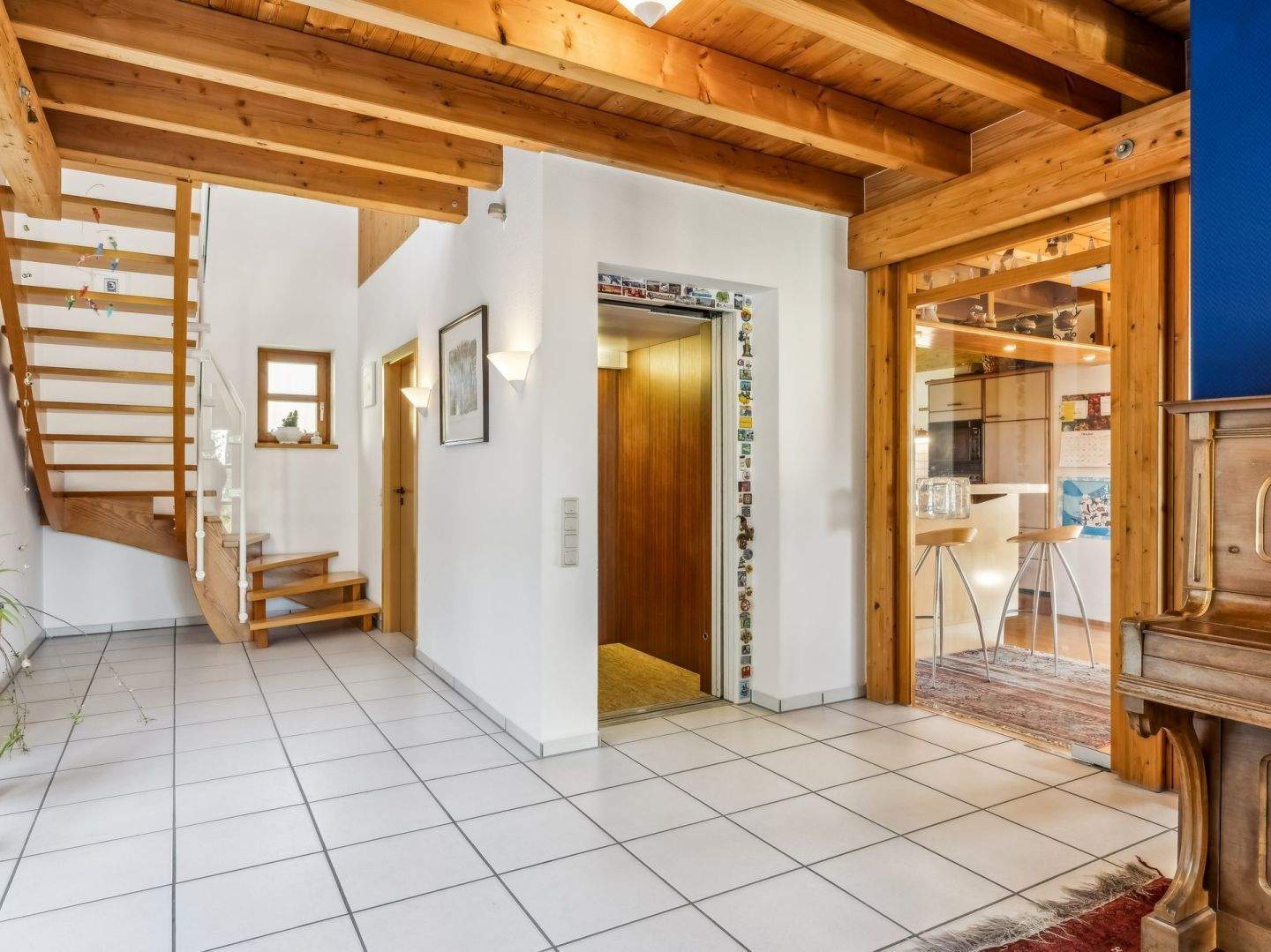 Immobilie in Heroldstatt - Einfamilienhaus mit Einliegerwohnung, Aufzug, Doppelgarage &amp; Traumgarten in Heroldstatt-Sontheim - Bild 8