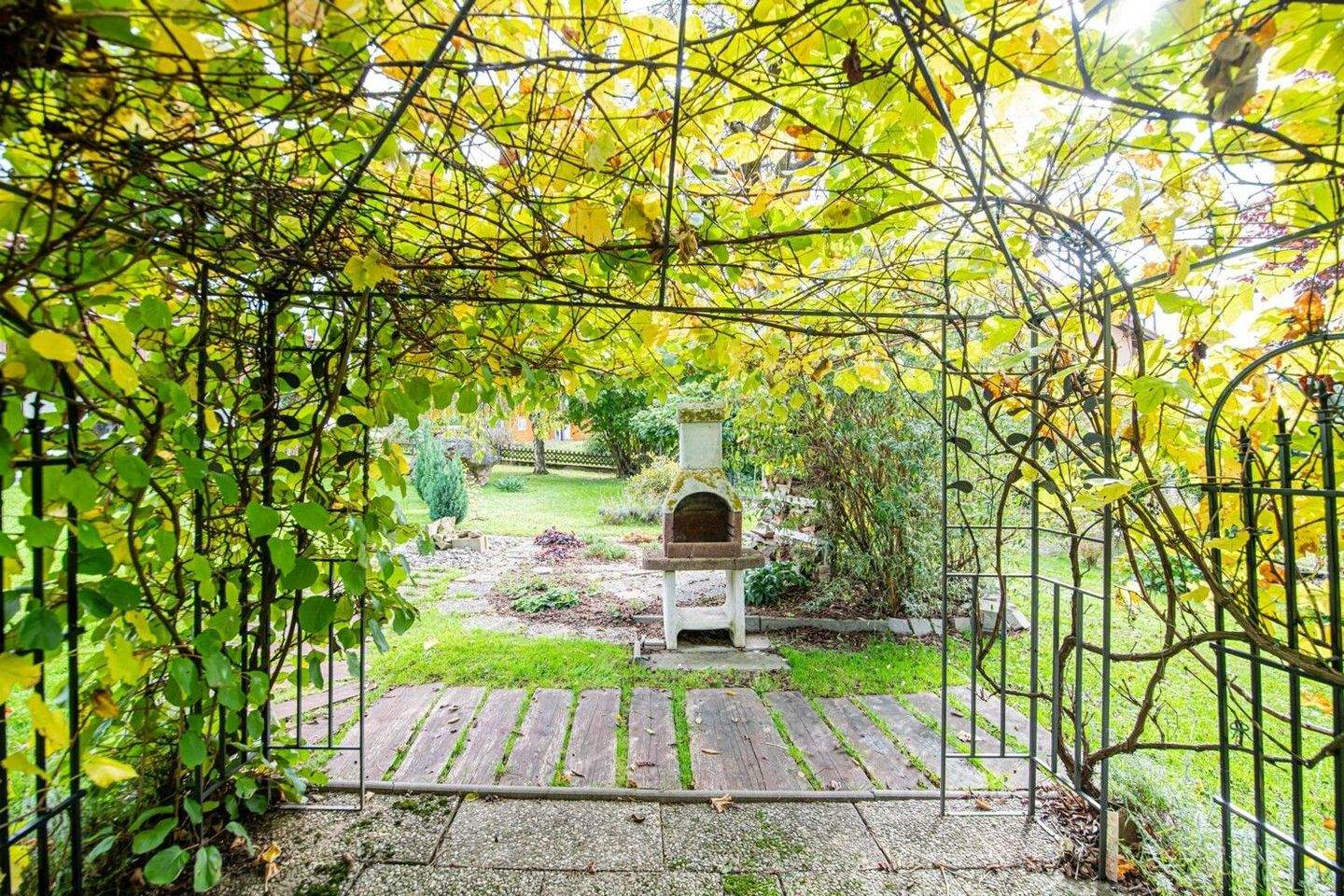 Immobilie in Furth im Wald - Familienfreundliches Einfamilienhaus mit offenem Wintergarten und herrlicher Gartenanlage - Bild 9