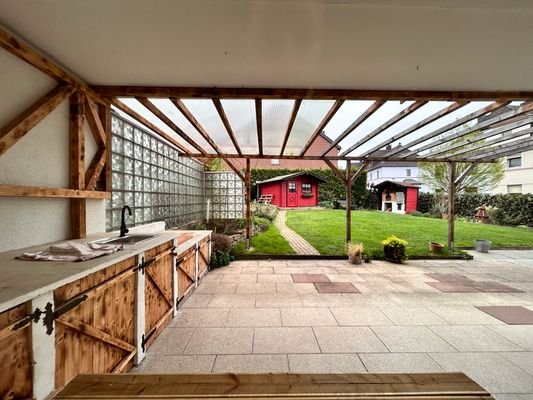 Terrasse mit Außenküche