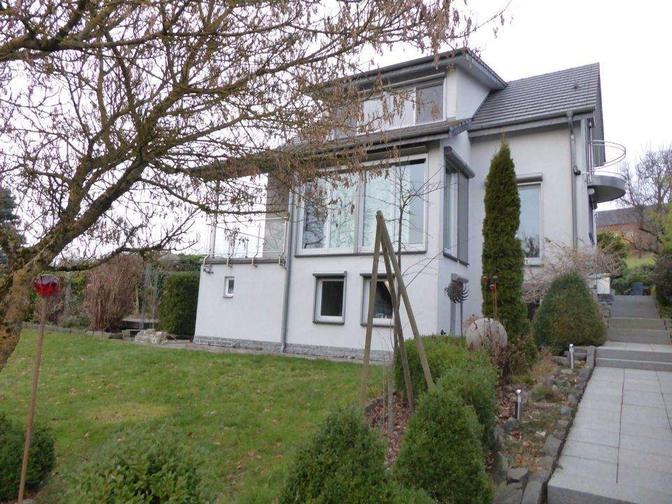 Immobilie in Kalbach - Charmantes Einfamilienhaus mit sonniger Terrasse und Einliegerwohnung! - Bild 0