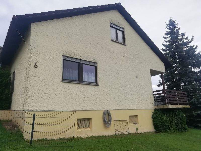 Immobilie in Buttenheim - Hier ist Platz für 2 Familien - MFH mit großem Grundstück direkt in Buttenheim! - Bild 1