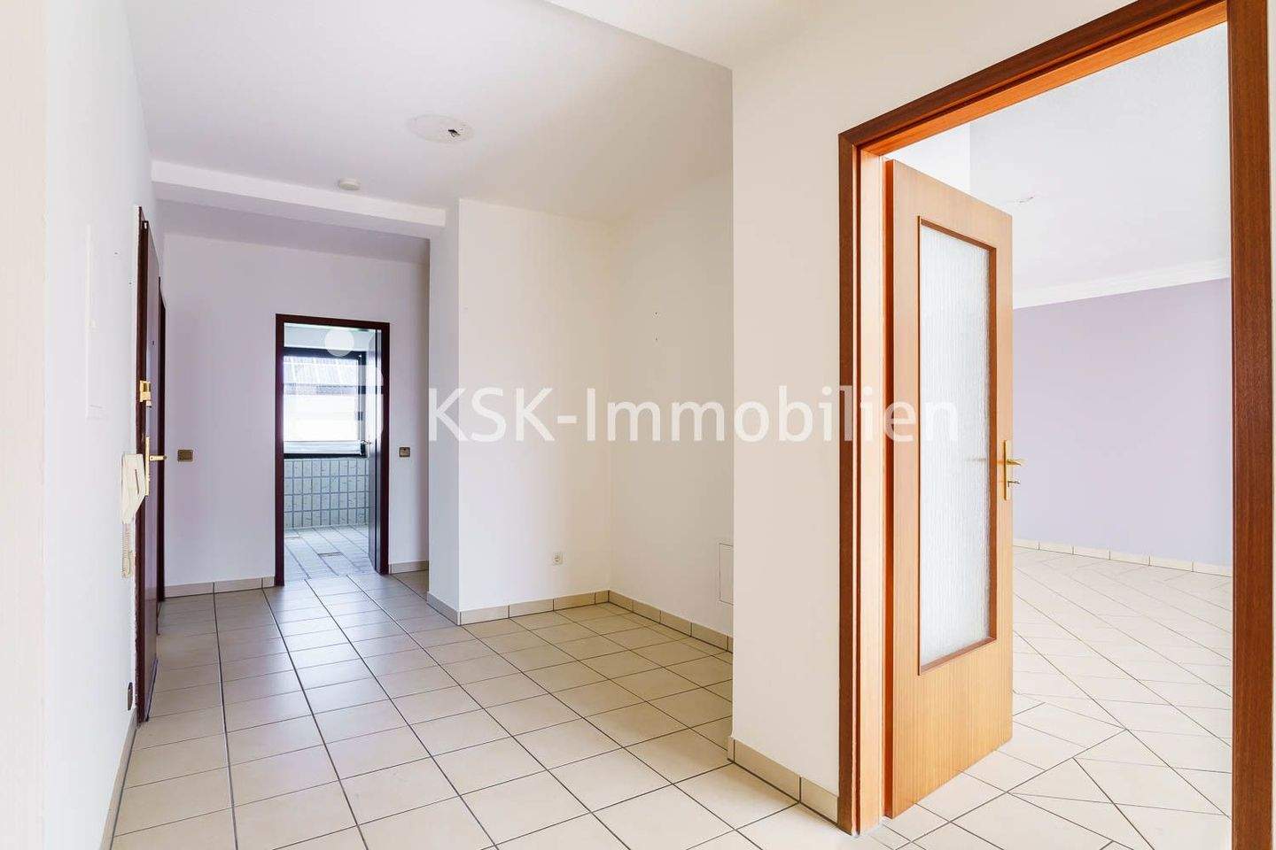 Immobilie in Niederkassel - Rarität in Mondorf - gepflegte, zentral gelegene 4-Zimmer-Wohnung! - Bild 4