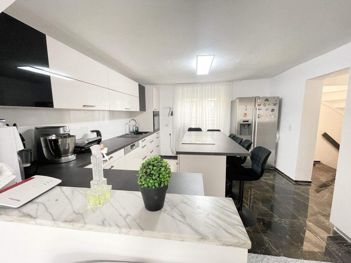 Immobilie in Nalbach - Familienfreundliches Einfamilienhaus mit Photovoltaik, Stellplätzen und Garten - Bild 7