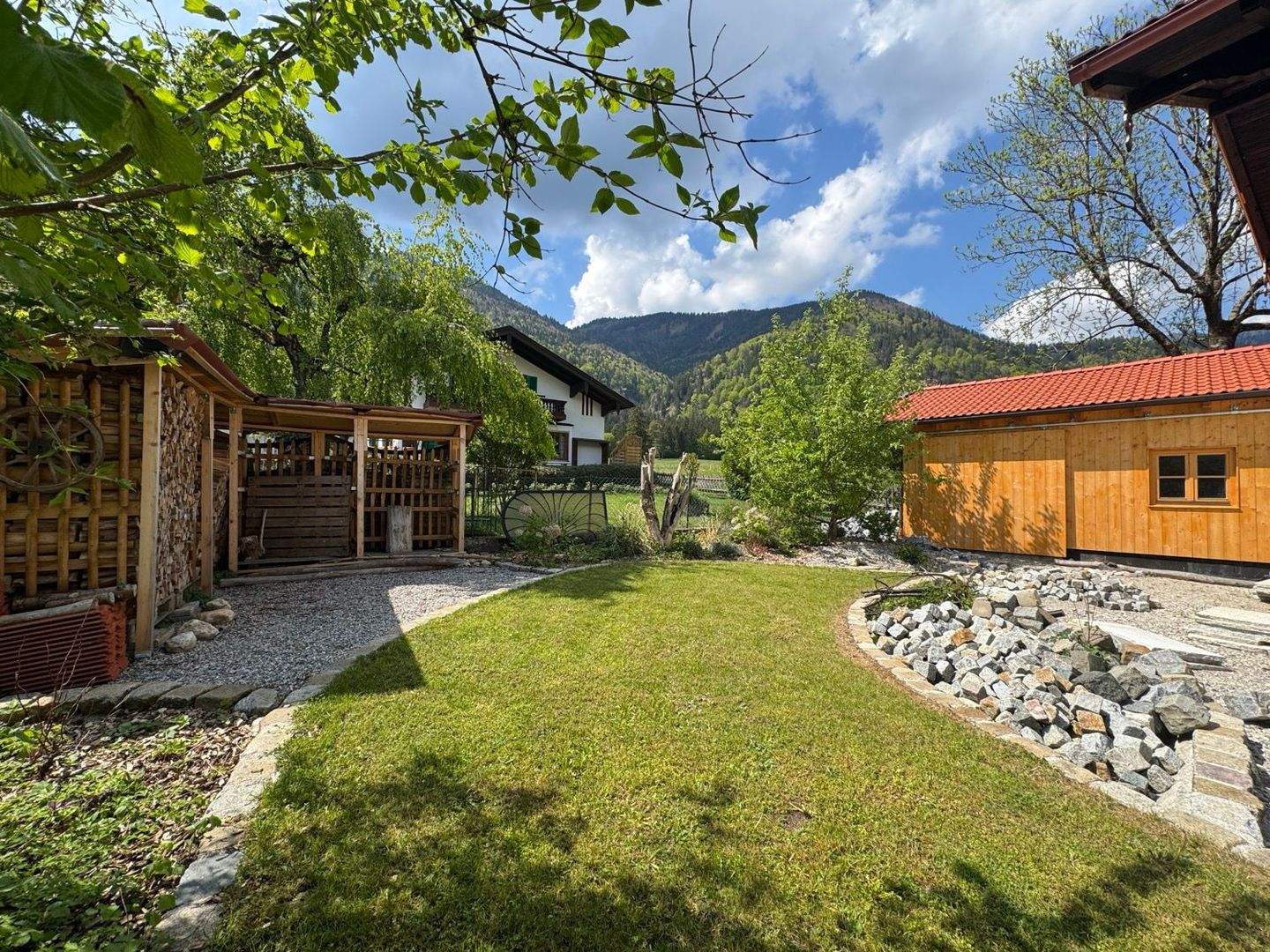 Immobilie in Schleching - Teilerneuerte Süd-West-Haushälfte mit Doppelgarage in stiller Randlage - Bild 3