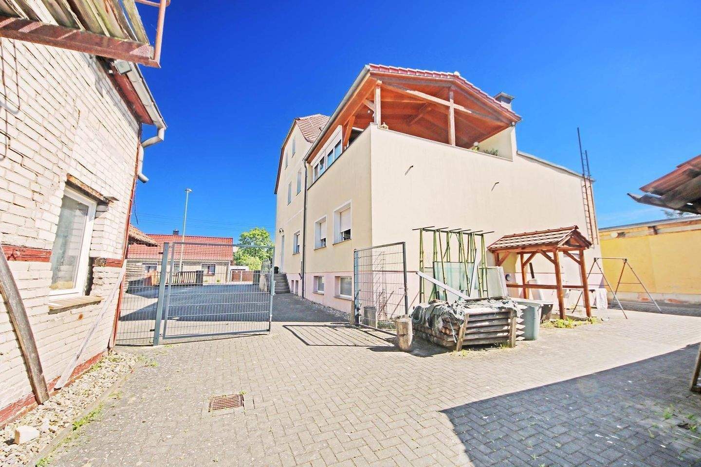 Immobilie in Jessen (Elster) - Mehrfamilienhaus mit 3 Wohnungen und großem Werkstattgebäude in Jessen (Elster) OT Holzdorf - Bild 3