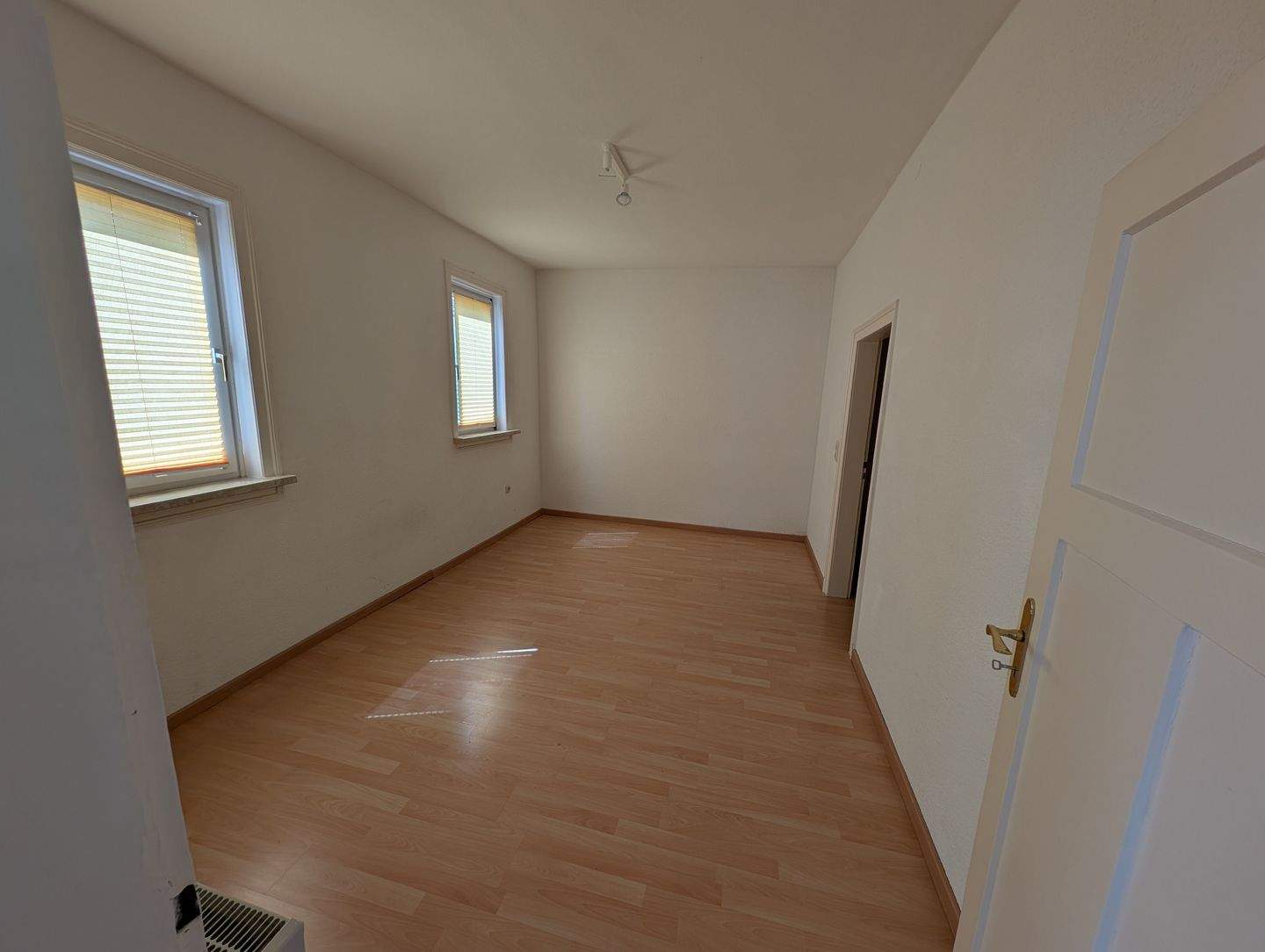 Immobilie in Geratal - Interessantes kleines  Zweifamilienhaus mit  historischem Flair in  Frankenhain zu verkaufen - Bild 5