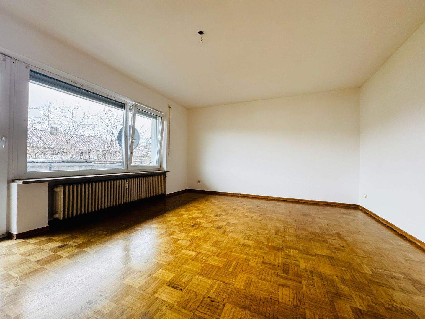 Immobilie in Gottmadingen - 4-Zimmer-Wohnung mit Balkon, Garage, Stellplatz & Garten in Gottmadingen - Bild 4