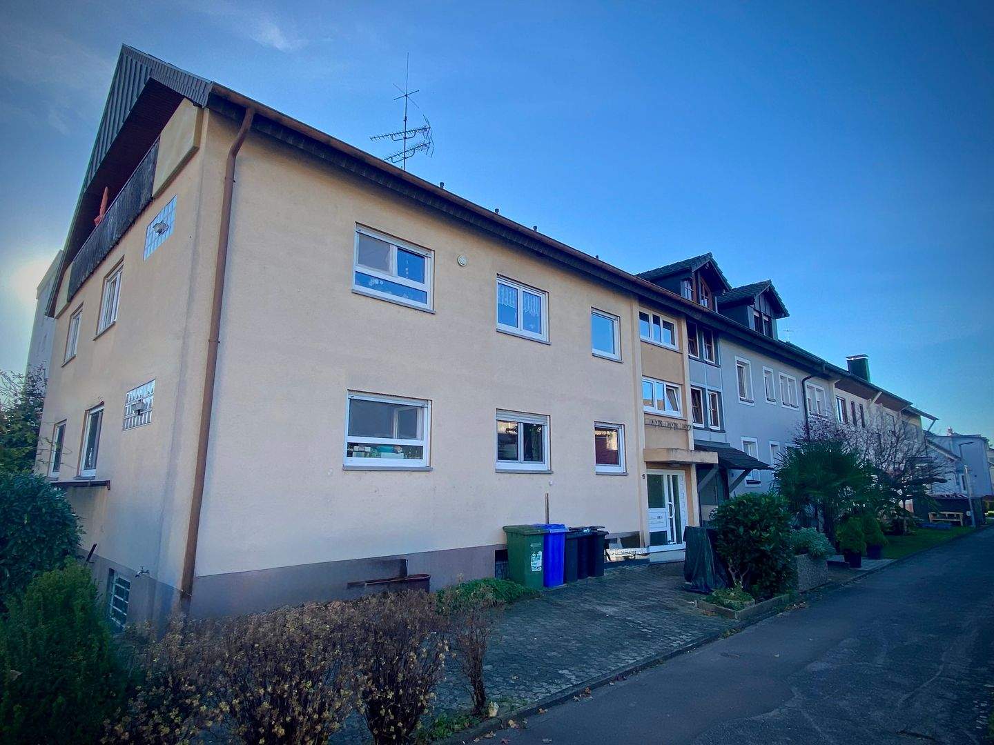 Immobilie in Teningen - Modernisierte 3 Zimmer DG-Wohnung in solidem 3-Fam.Haus - Bild 0