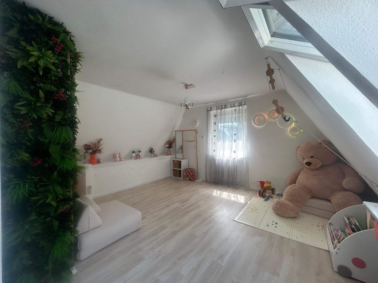 Immobilie in Lüdenscheid - Stilvolles Zweifamilienvilla mit Balkonen, Sauna, Kellerbar & Doppelcarport – auf großem Grundstück mit privater Zufahrt... - Bild 27