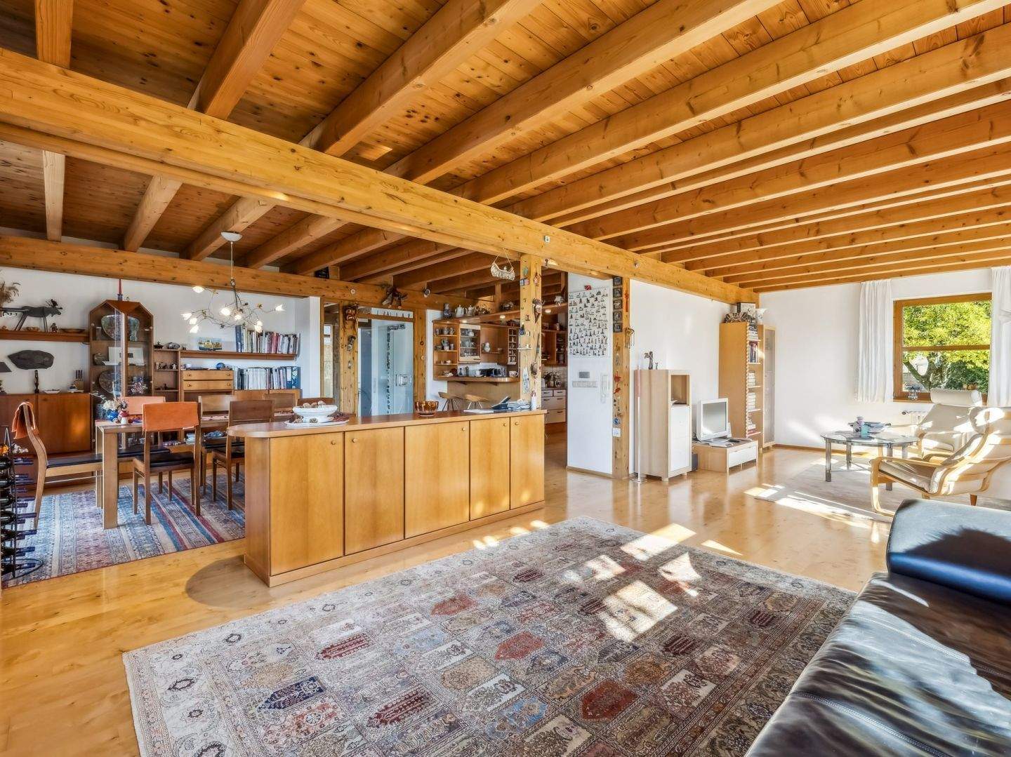 Immobilie in Heroldstatt - Einfamilienhaus mit Einliegerwohnung, Aufzug, Doppelgarage &amp; Traumgarten in Heroldstatt-Sontheim - Bild 3