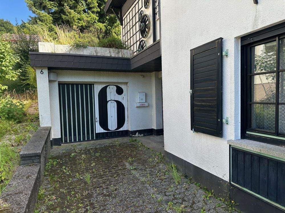 Immobilie in Helsa - Attraktives Einfamilienhaus mit Einliegerwohnung , Garage und Wintergarten in ruhiger Lage von Helsa - Bild 0